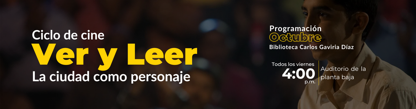 foto de dos estudiantes frente a un computador